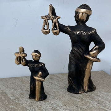 Justitia Stor -  en personlig gave til en jurist - håndlavet bronzeskulptur